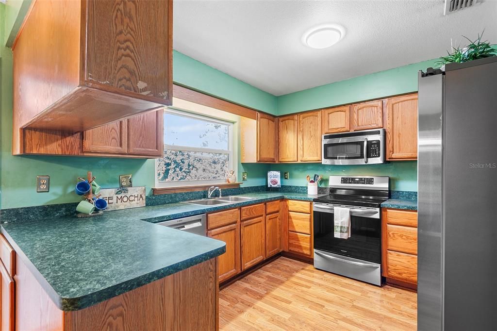 Active With Contract: $275,000 (3 beds, 2 baths, 1788 Square Feet)