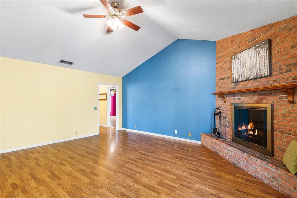 Active With Contract: $275,000 (3 beds, 2 baths, 1788 Square Feet)