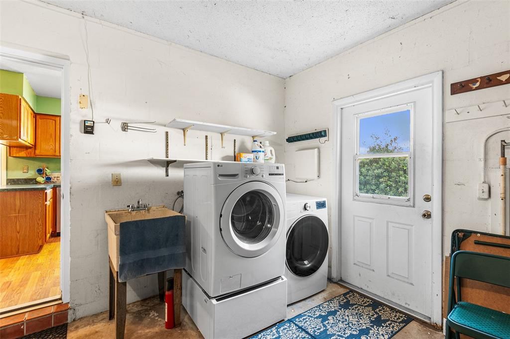 Active With Contract: $275,000 (3 beds, 2 baths, 1788 Square Feet)