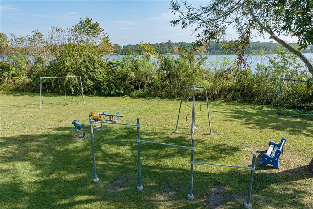 Active With Contract: $275,000 (3 beds, 2 baths, 1788 Square Feet)