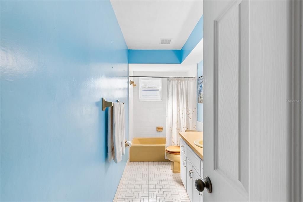 Active With Contract: $275,000 (3 beds, 2 baths, 1788 Square Feet)