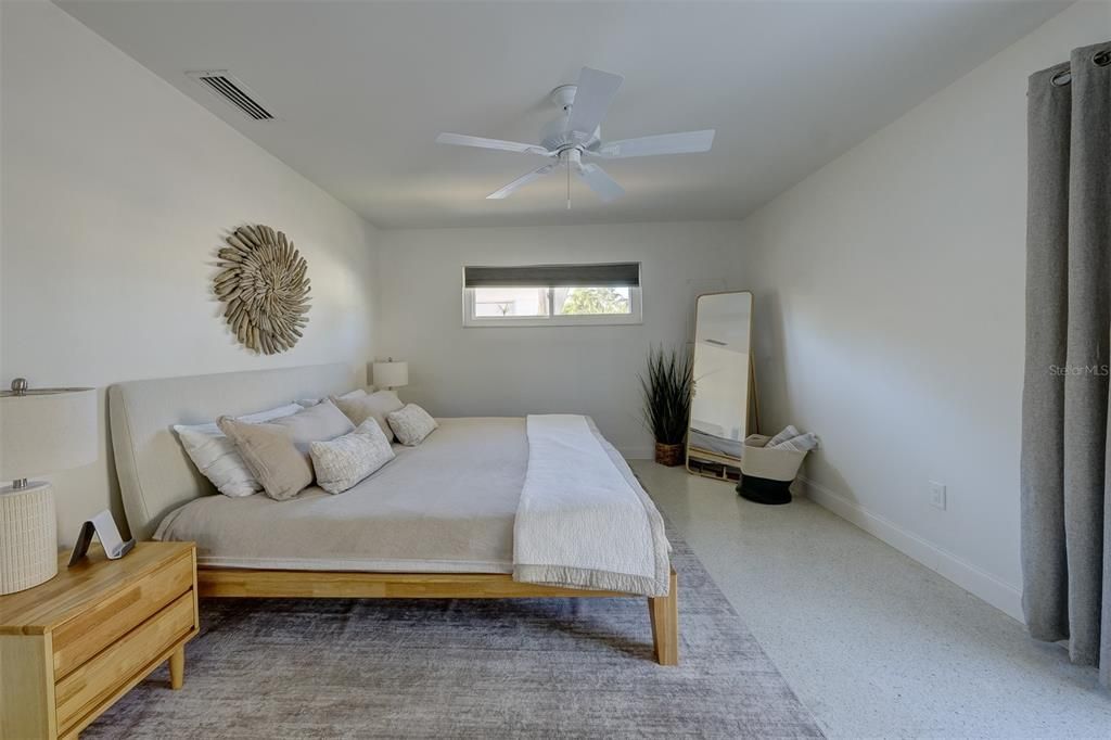 For Sale: $550,000 (2 beds, 2 baths, 1152 Square Feet)