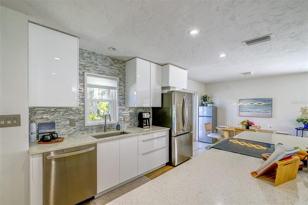 For Sale: $550,000 (2 beds, 2 baths, 1152 Square Feet)