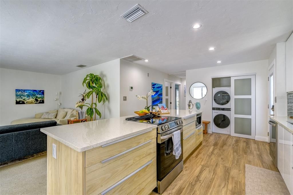 For Sale: $550,000 (2 beds, 2 baths, 1152 Square Feet)