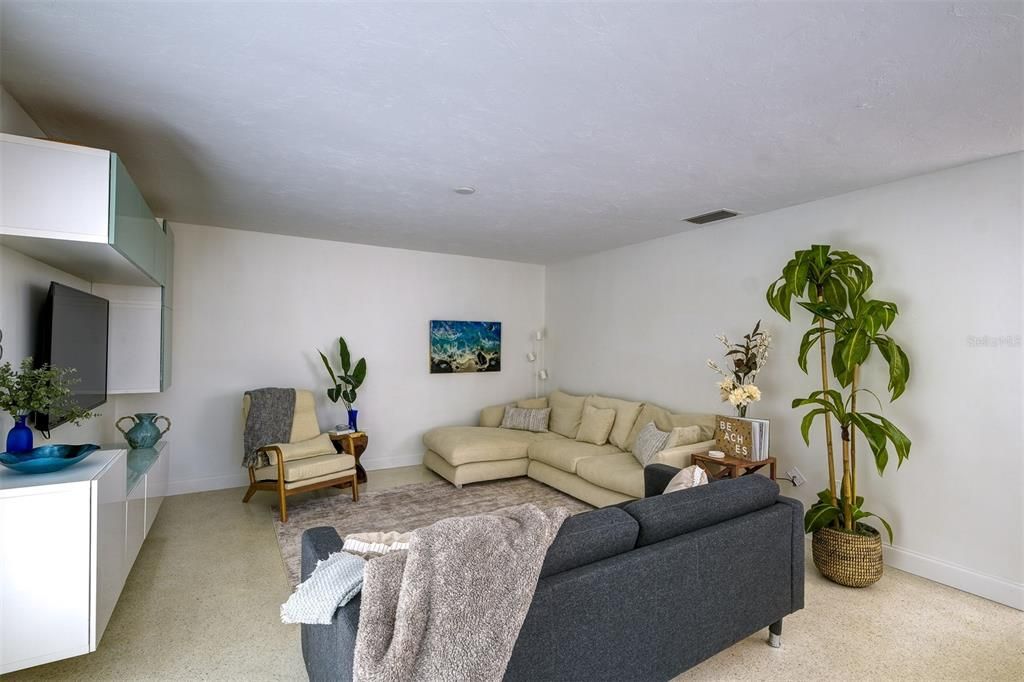 For Sale: $550,000 (2 beds, 2 baths, 1152 Square Feet)