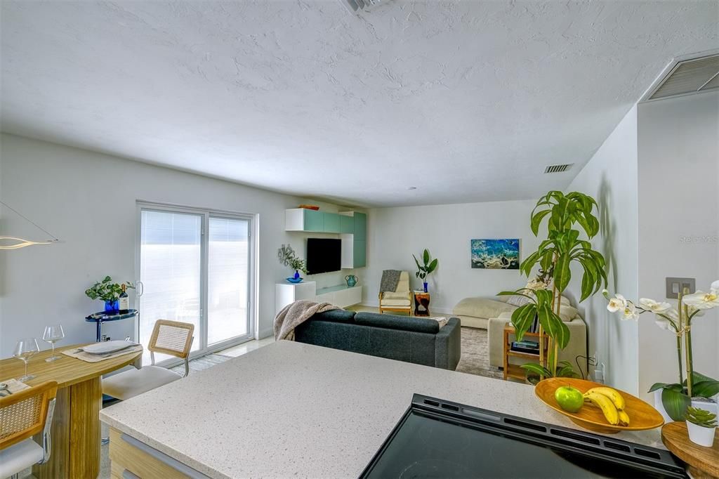 For Sale: $550,000 (2 beds, 2 baths, 1152 Square Feet)