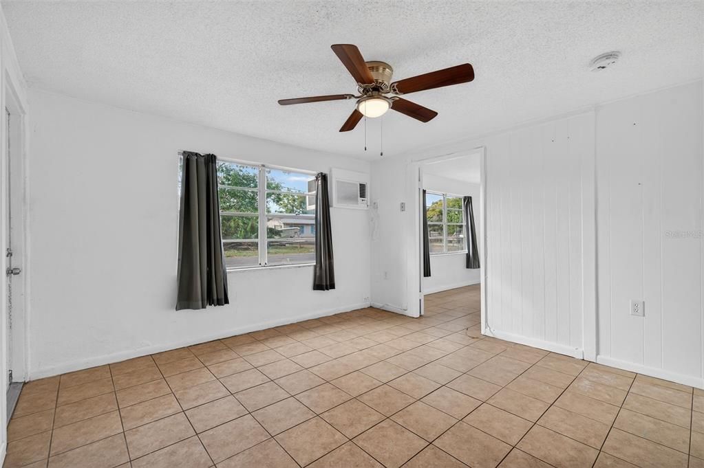 В аренду: $1,250 (1 спален, 1 ванн, 650 Квадратных фут)