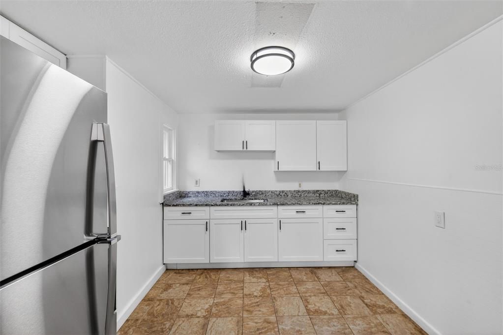 В аренду: $1,250 (1 спален, 1 ванн, 650 Квадратных фут)