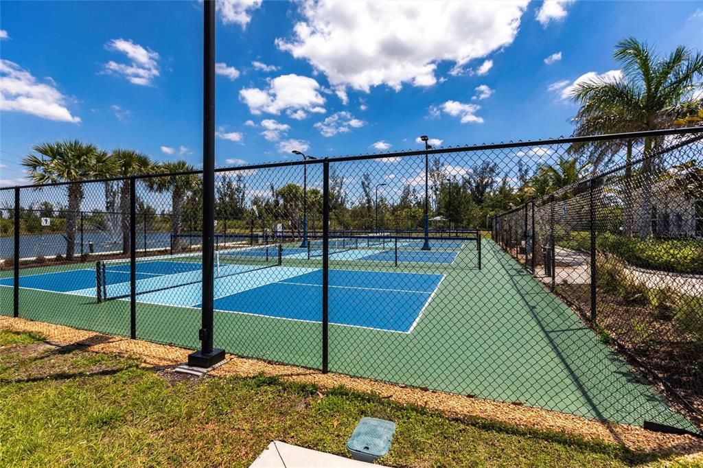 Activo con contrato: $440,000 (4 camas, 2 baños, 1828 Pies cuadrados)