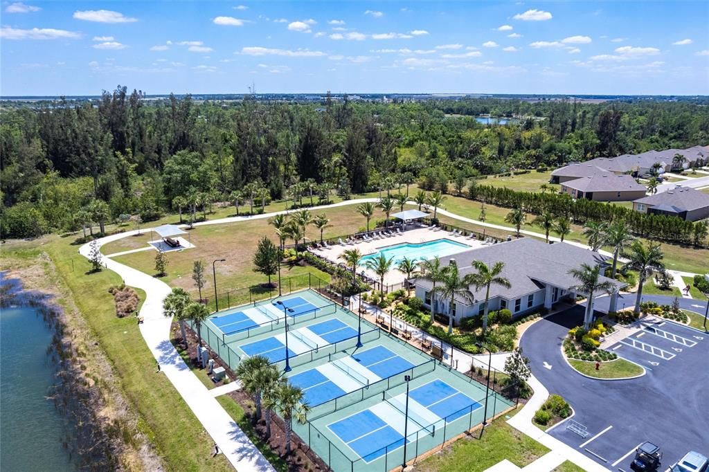 Activo con contrato: $440,000 (4 camas, 2 baños, 1828 Pies cuadrados)