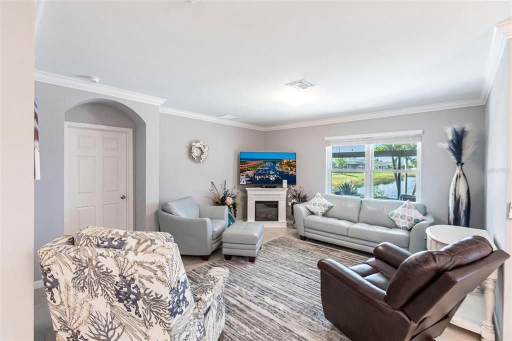 Activo con contrato: $440,000 (4 camas, 2 baños, 1828 Pies cuadrados)