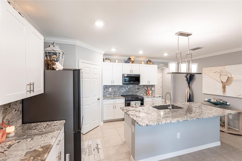 Activo con contrato: $440,000 (4 camas, 2 baños, 1828 Pies cuadrados)