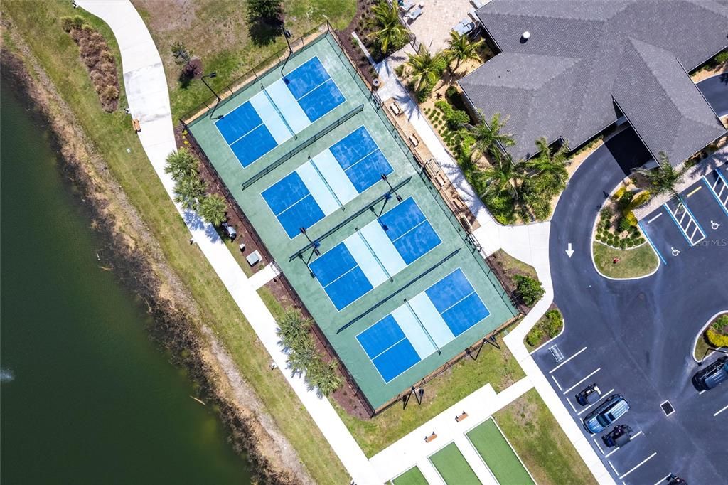 Activo con contrato: $440,000 (4 camas, 2 baños, 1828 Pies cuadrados)