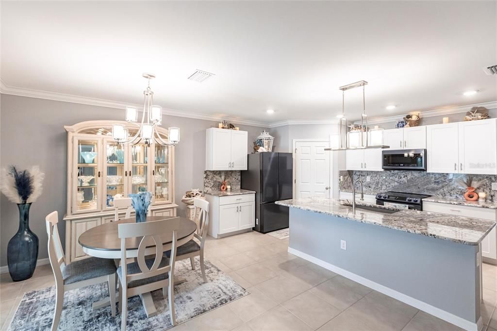 Activo con contrato: $440,000 (4 camas, 2 baños, 1828 Pies cuadrados)