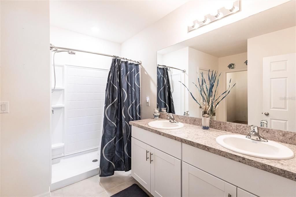 Activo con contrato: $440,000 (4 camas, 2 baños, 1828 Pies cuadrados)