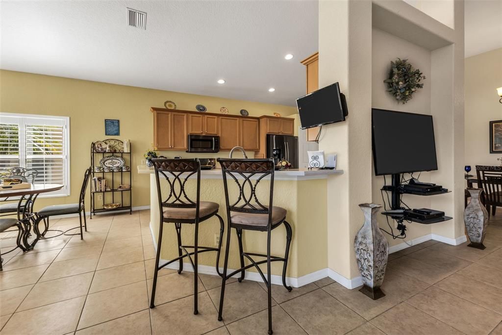 For Sale: $399,000 (2 beds, 2 baths, 1863 Square Feet)