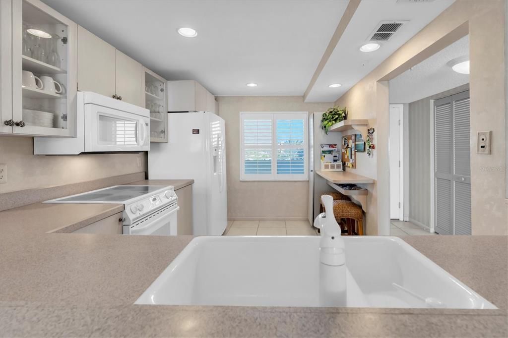 В аренду: $5,000 (2 спален, 2 ванн, 1225 Квадратных фут)