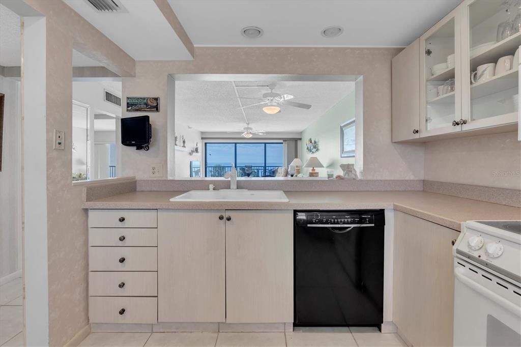 В аренду: $5,000 (2 спален, 2 ванн, 1225 Квадратных фут)