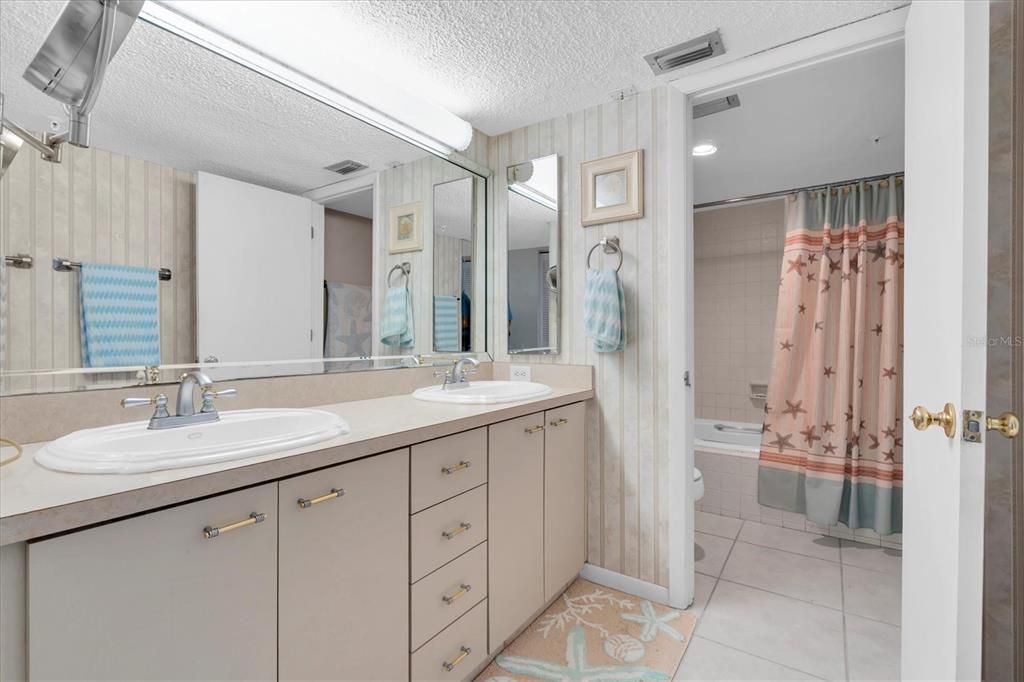 В аренду: $5,000 (2 спален, 2 ванн, 1225 Квадратных фут)