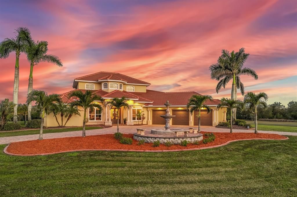 For Sale: $2,300,000 (5 beds, 4 baths, 4915 Square Feet)