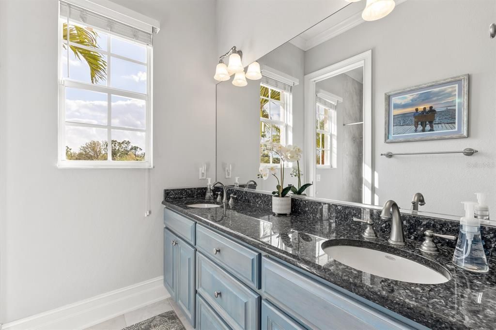 For Sale: $2,300,000 (5 beds, 4 baths, 4915 Square Feet)