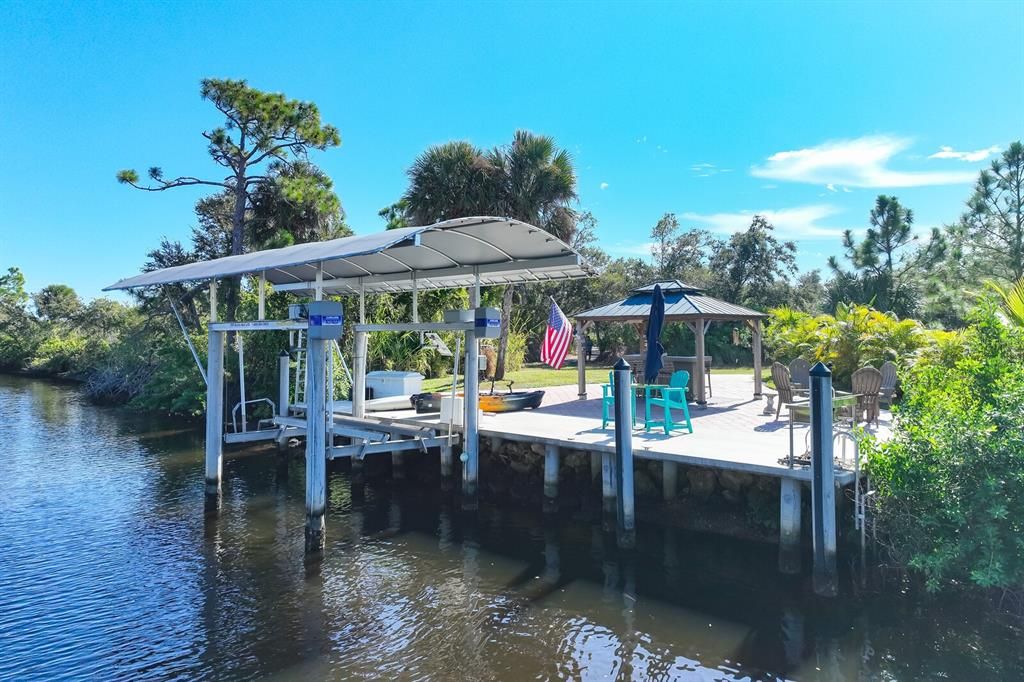 For Sale: $2,300,000 (5 beds, 4 baths, 4915 Square Feet)