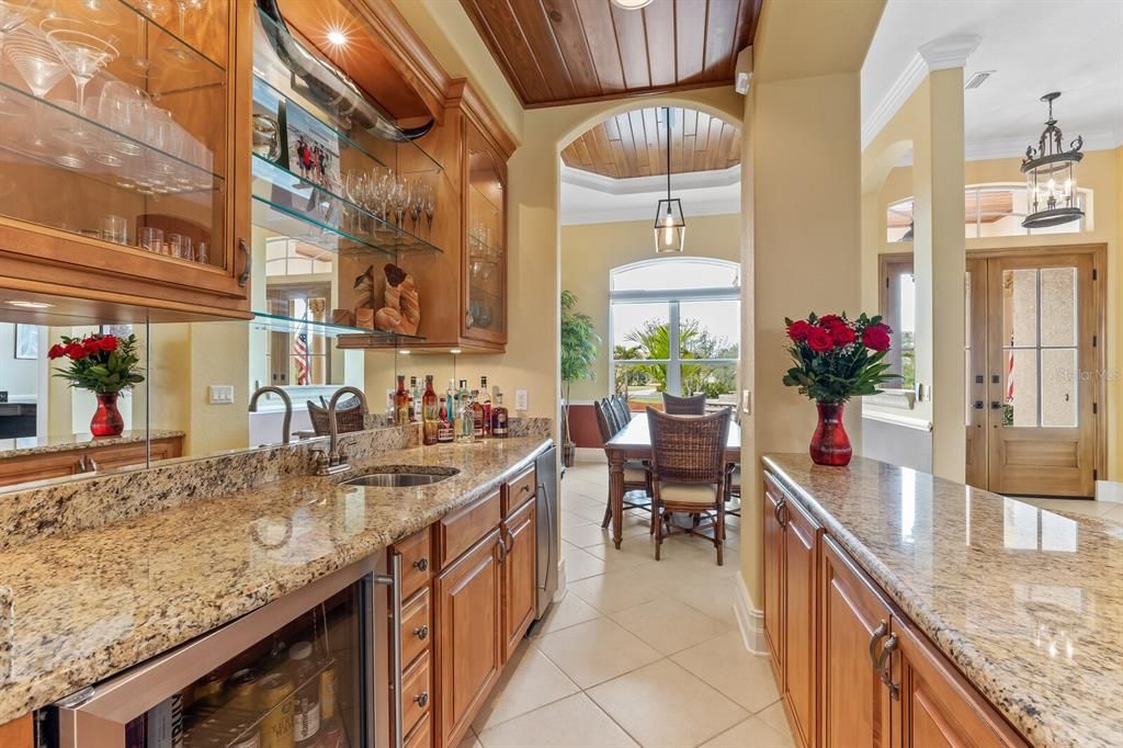 For Sale: $2,300,000 (5 beds, 4 baths, 4915 Square Feet)