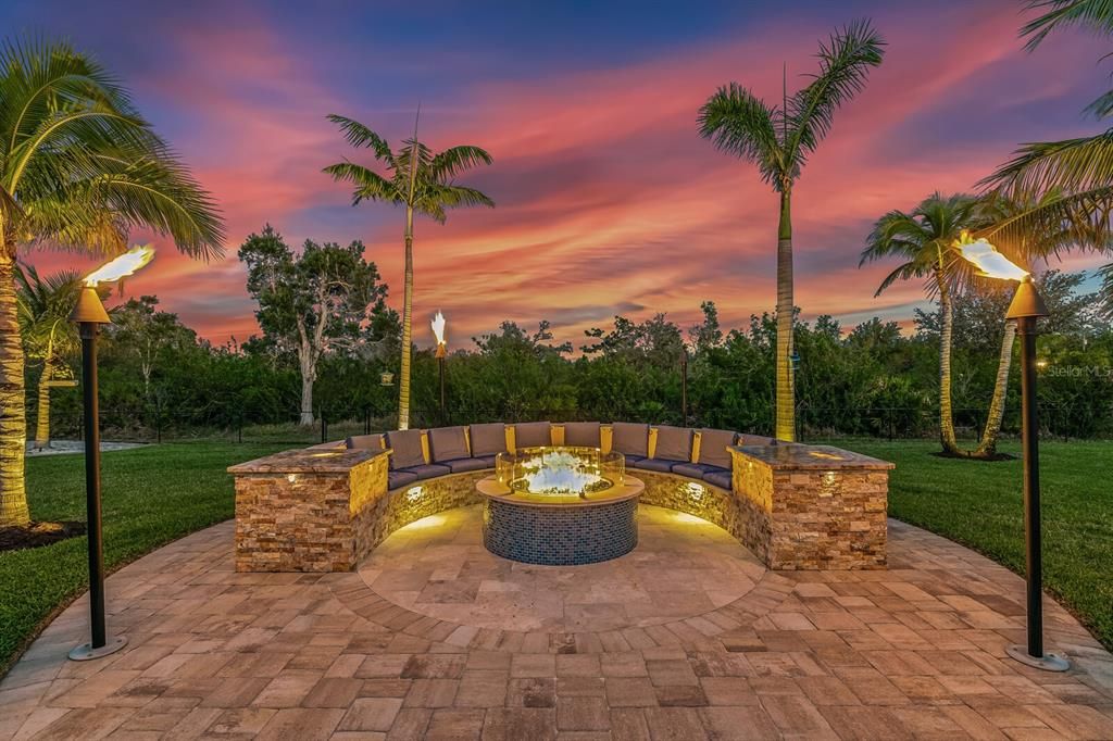 For Sale: $2,300,000 (5 beds, 4 baths, 4915 Square Feet)