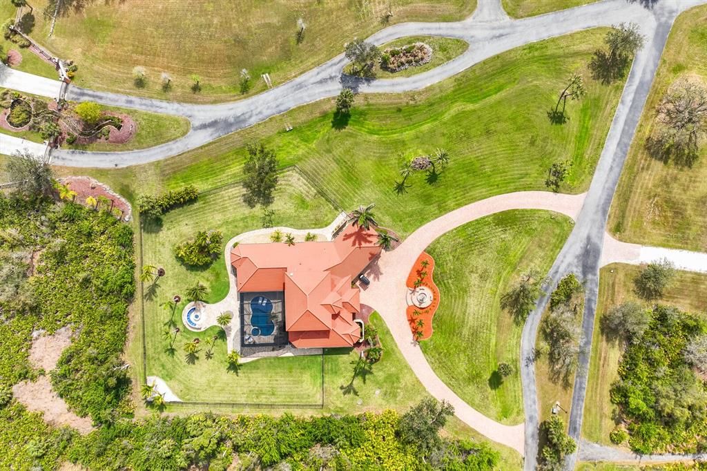 For Sale: $2,300,000 (5 beds, 4 baths, 4915 Square Feet)