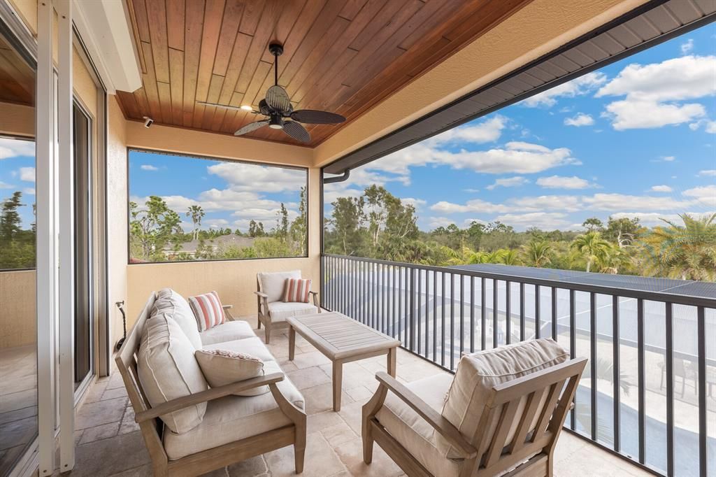 For Sale: $2,300,000 (5 beds, 4 baths, 4915 Square Feet)