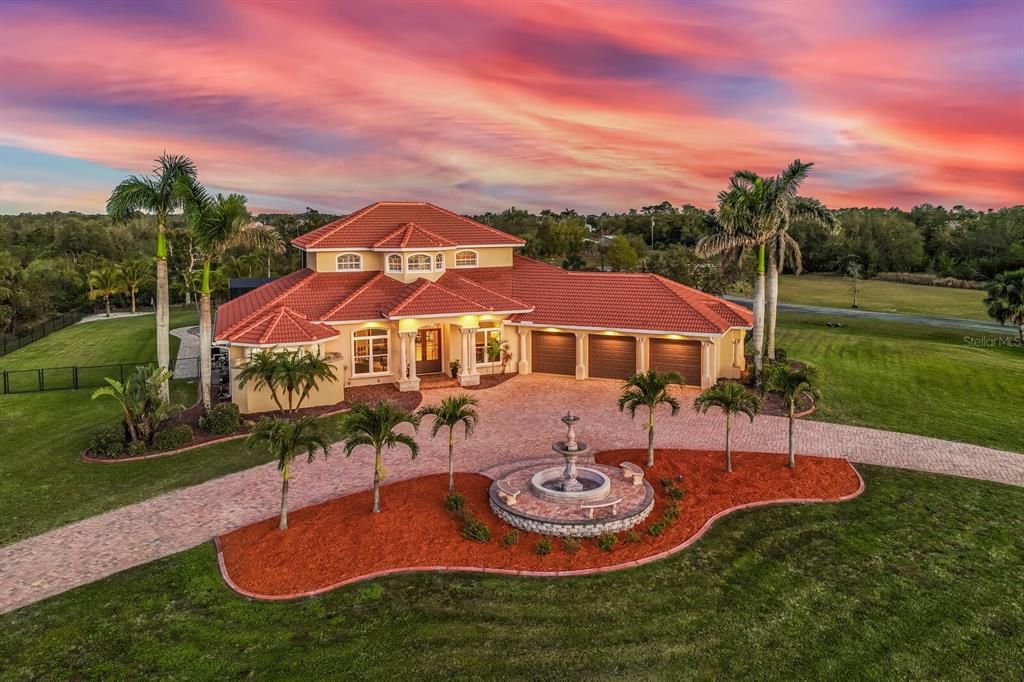 For Sale: $2,300,000 (5 beds, 4 baths, 4915 Square Feet)