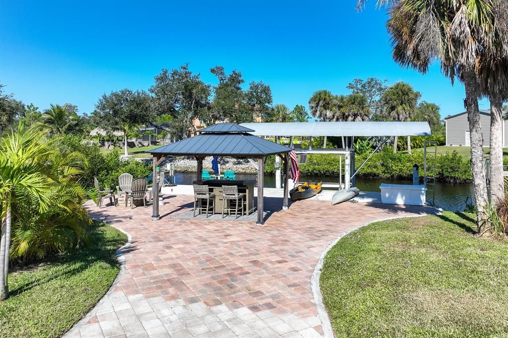 For Sale: $2,300,000 (5 beds, 4 baths, 4915 Square Feet)