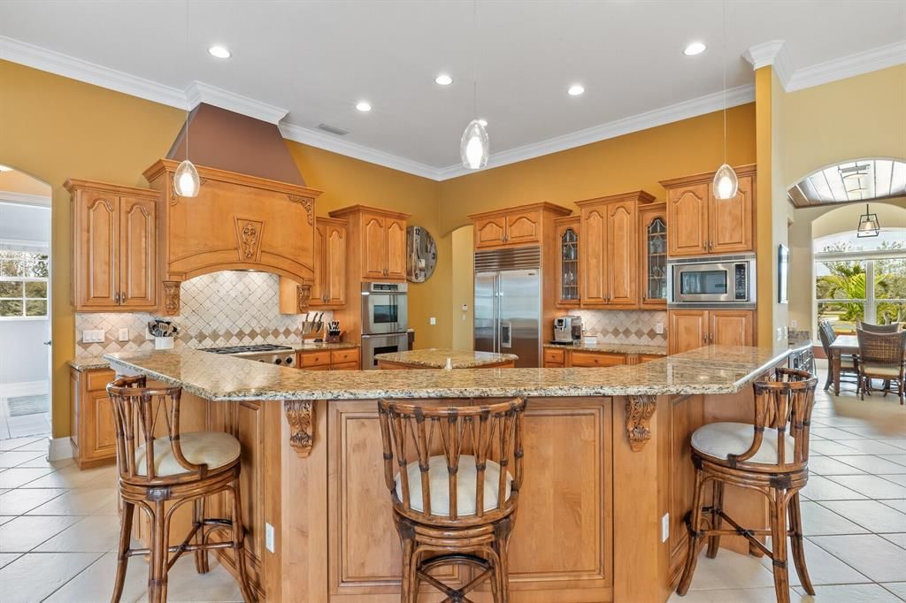 For Sale: $2,300,000 (5 beds, 4 baths, 4915 Square Feet)