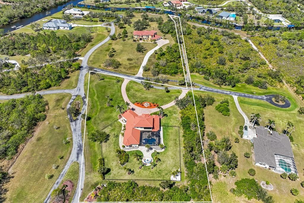 For Sale: $2,300,000 (5 beds, 4 baths, 4915 Square Feet)