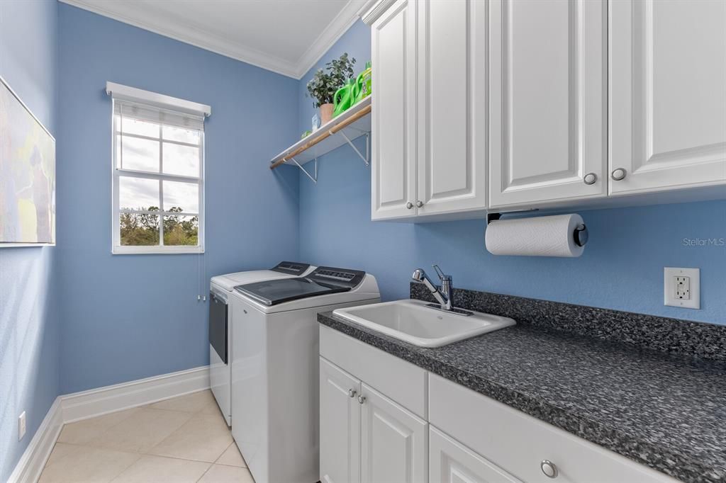 For Sale: $2,300,000 (5 beds, 4 baths, 4915 Square Feet)