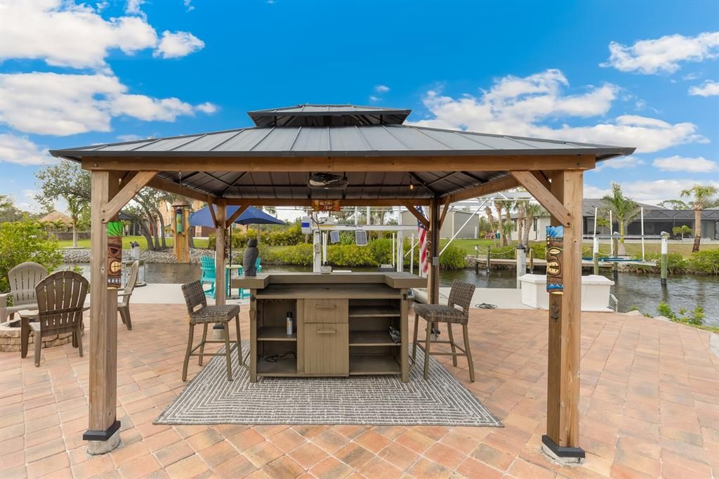 For Sale: $2,300,000 (5 beds, 4 baths, 4915 Square Feet)