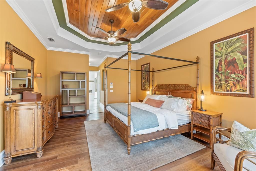 For Sale: $2,300,000 (5 beds, 4 baths, 4915 Square Feet)