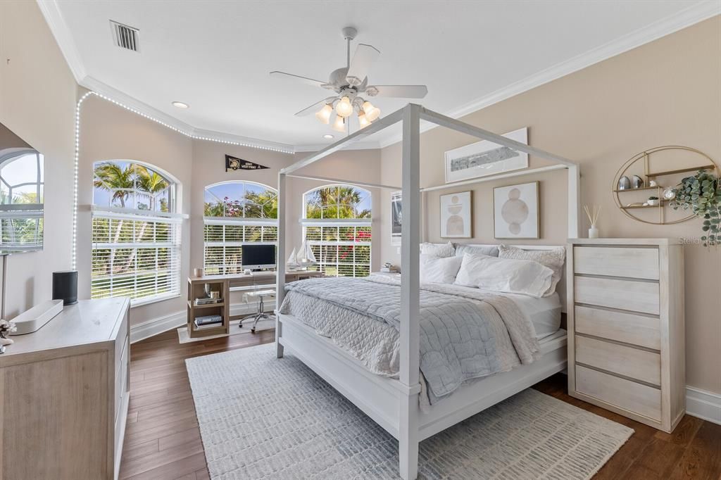 For Sale: $2,300,000 (5 beds, 4 baths, 4915 Square Feet)