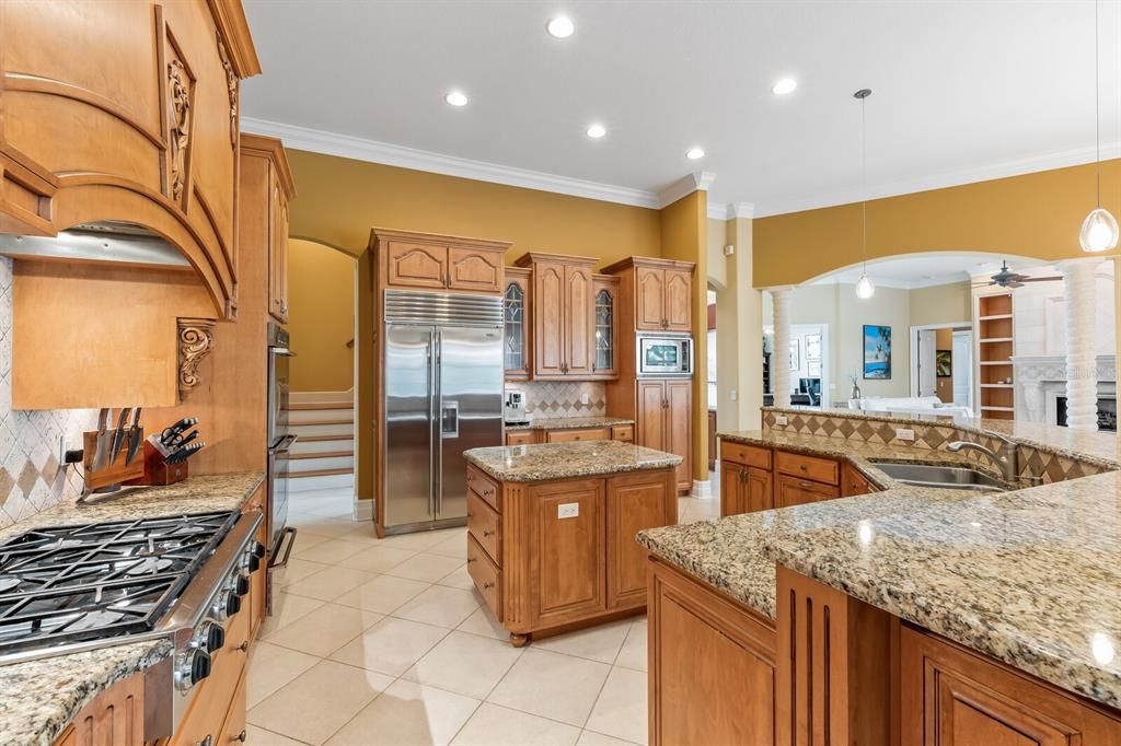 For Sale: $2,300,000 (5 beds, 4 baths, 4915 Square Feet)