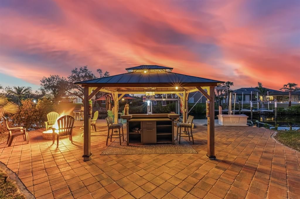 For Sale: $2,300,000 (5 beds, 4 baths, 4915 Square Feet)