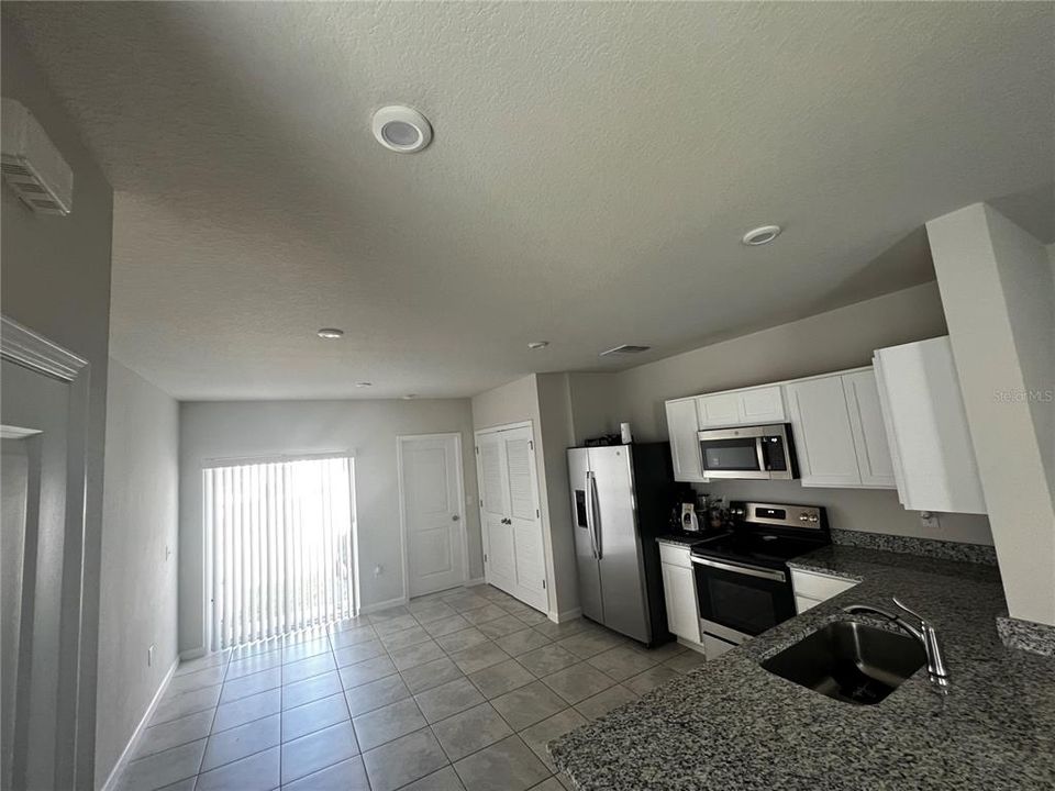 В аренду: $1,795 (3 спален, 2 ванн, 1317 Квадратных фут)