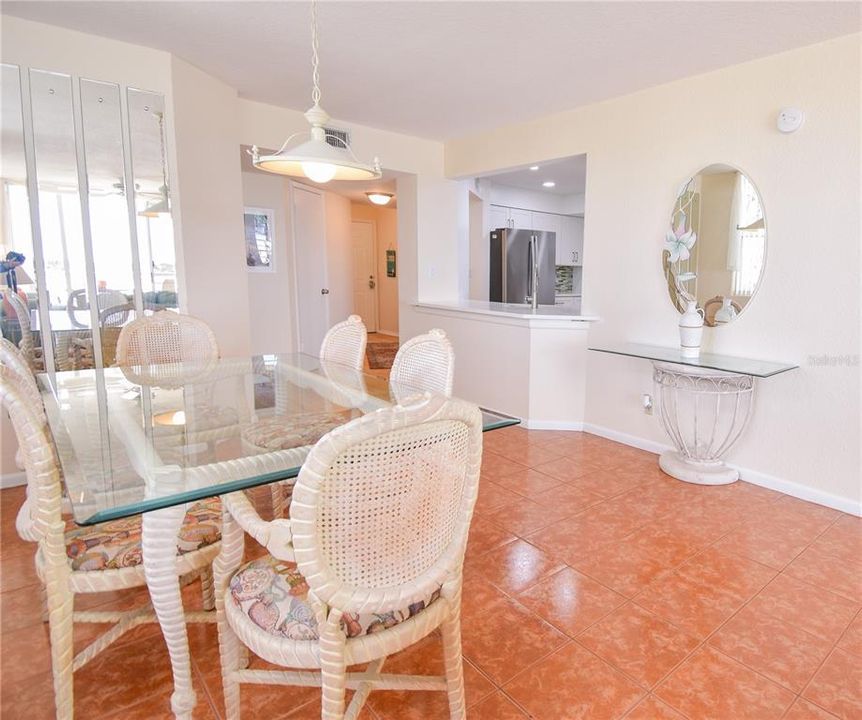 На продажу: $699,000 (2 спален, 2 ванн, 1150 Квадратных фут)