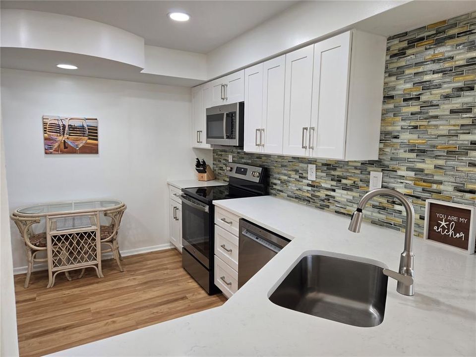 На продажу: $699,000 (2 спален, 2 ванн, 1150 Квадратных фут)