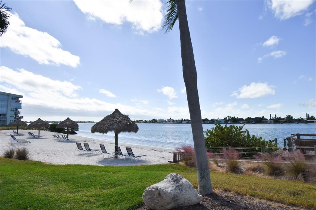 На продажу: $699,000 (2 спален, 2 ванн, 1150 Квадратных фут)