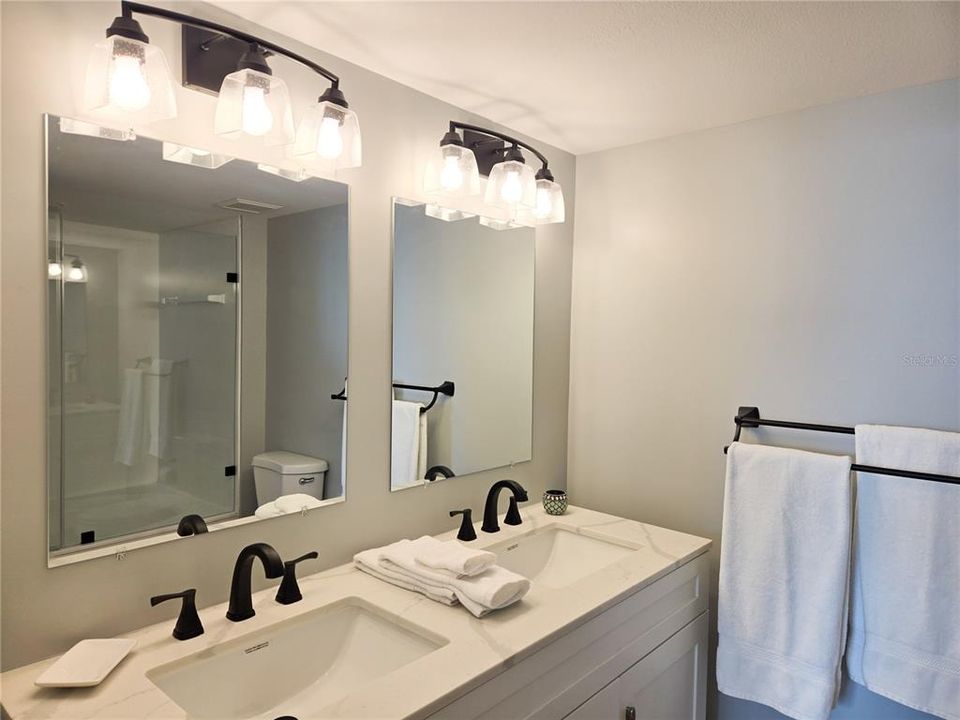 На продажу: $699,000 (2 спален, 2 ванн, 1150 Квадратных фут)