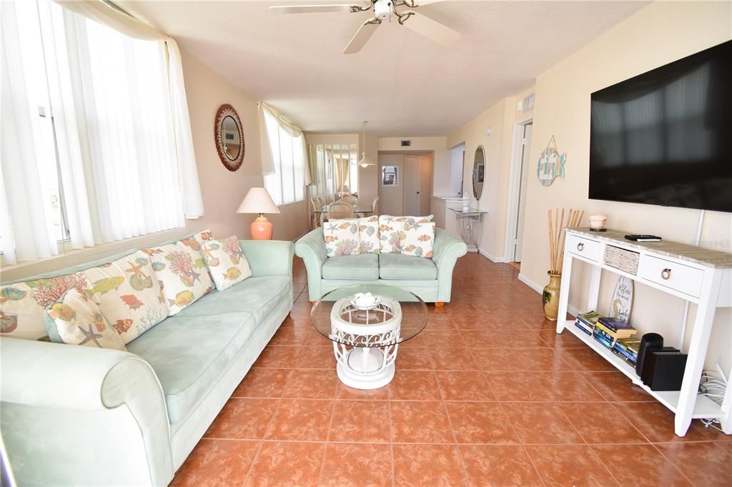 На продажу: $699,000 (2 спален, 2 ванн, 1150 Квадратных фут)