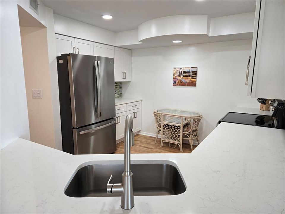 На продажу: $699,000 (2 спален, 2 ванн, 1150 Квадратных фут)