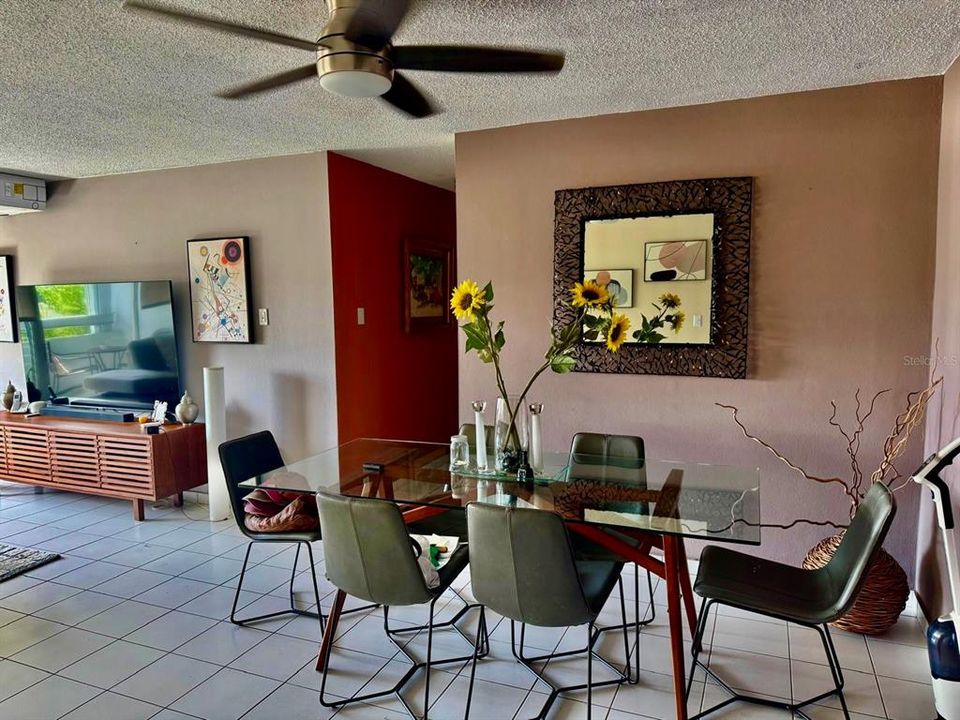 Под контрактом: $365,000 (3 спален, 2 ванн, 1436 Квадратных фут)