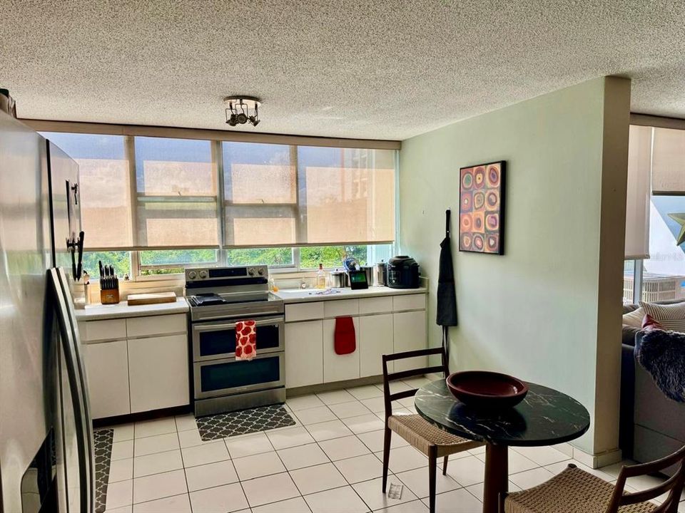 Под контрактом: $365,000 (3 спален, 2 ванн, 1436 Квадратных фут)