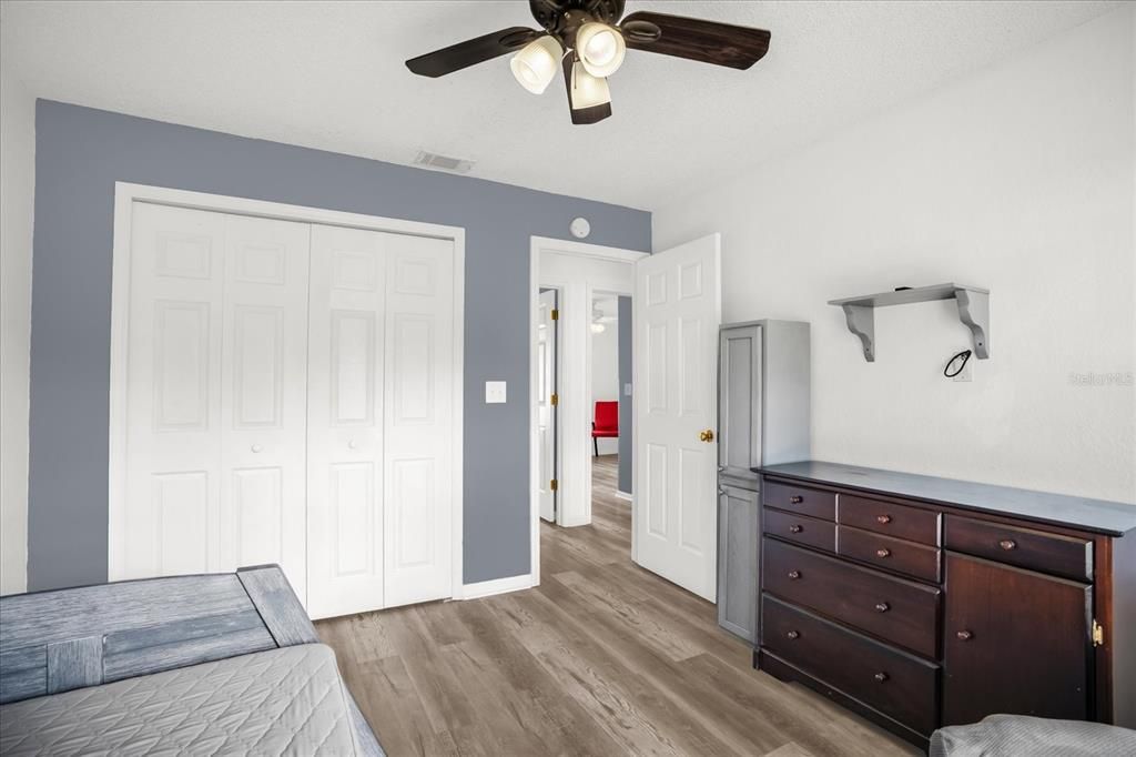 Active With Contract: $269,997 (5 beds, 2 baths, 1582 Square Feet)